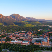 科罗拉多大学博尔德校区和Flatirons