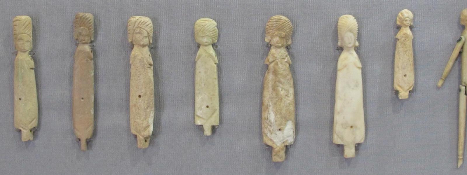 ancient statues of women